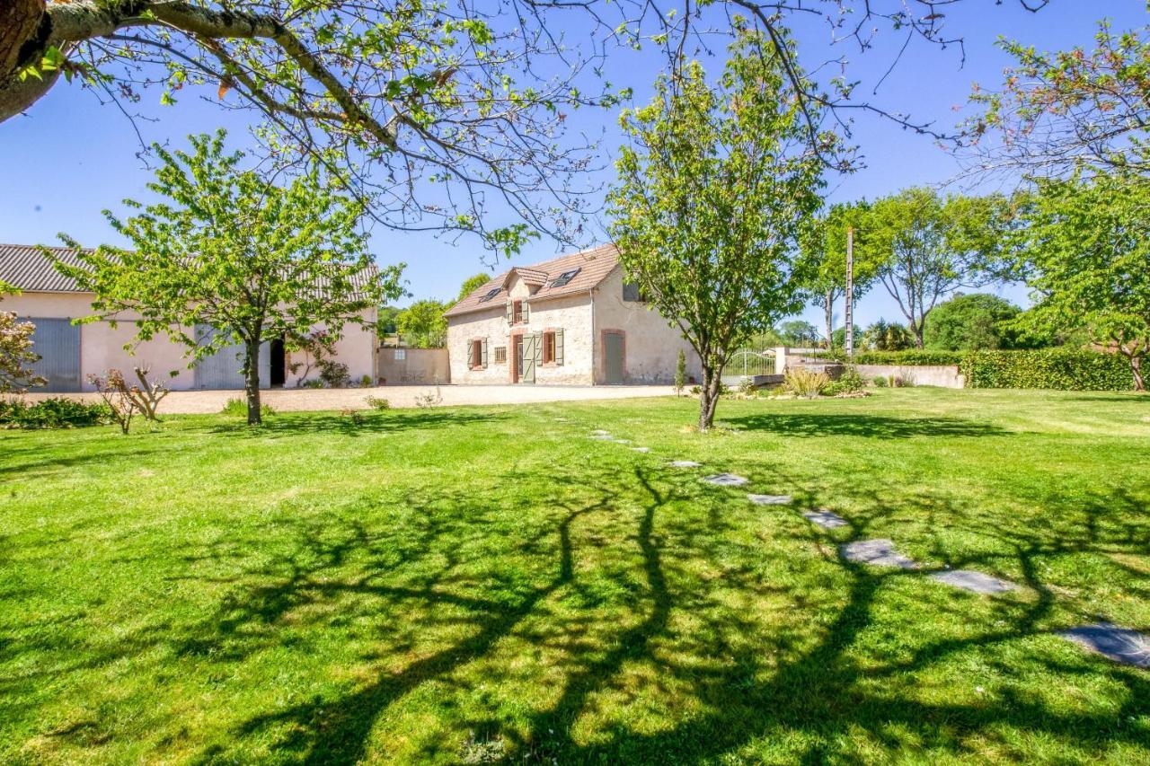 Ecogite Rural La Cle Des Champs Peyrelongue-Abos Exterior foto